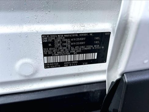 Used 2025 Toyota RAV4 XLE image 36