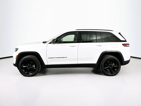 Used 2023 Jeep Grand Cherokee Altitude image 4