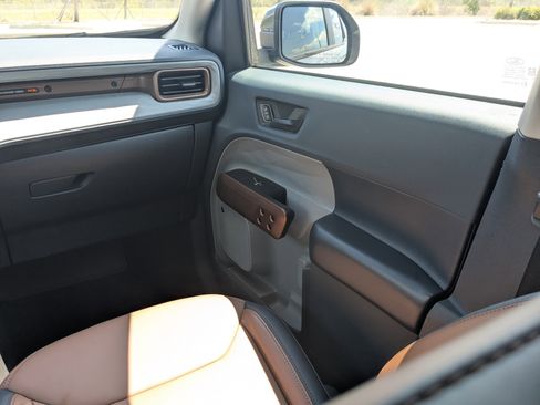 Used 2022 Ford Maverick Lariat w/ Lariat Luxury Package image 21