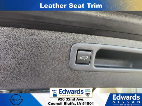Used 2022 Toyota Highlander XSE AWD/4WD image 16