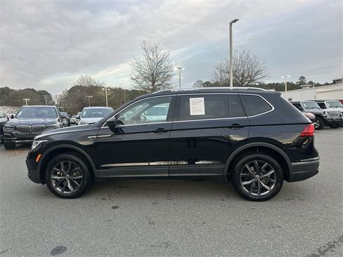 Used 2023 Volkswagen Tiguan SE image 2