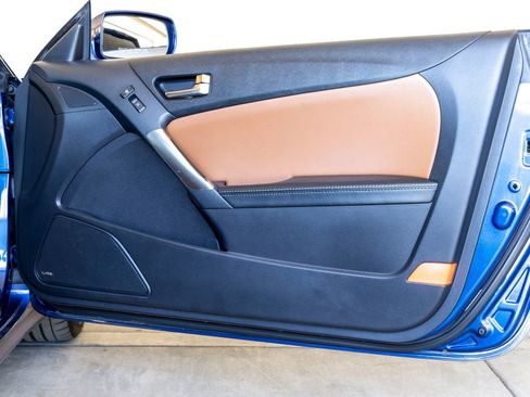 Used 2016 Hyundai Genesis Coupe 3.8 image 23