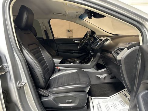 Used 2020 Ford Edge SEL image 21