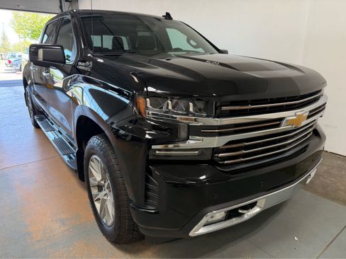 Used 2022 Chevrolet Silverado 1500 High Country w/ Z71 Off-Road Package AWD/4WD image 5