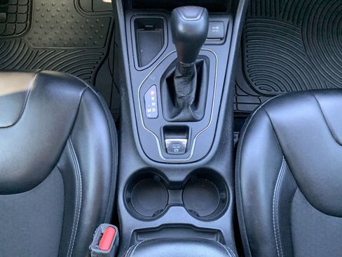 Used 2019 Jeep Cherokee Latitude Plus image 27