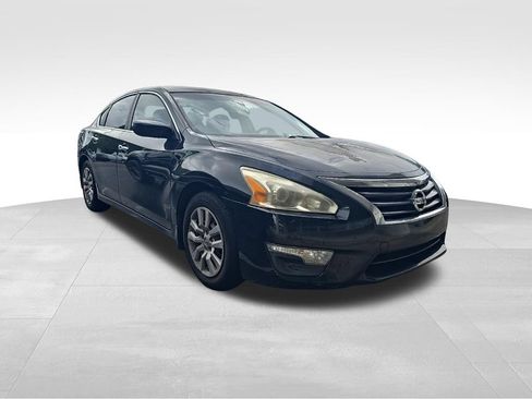 Used 2014 Nissan Altima 2.5 S w/ Display Audio Package FWD image 6