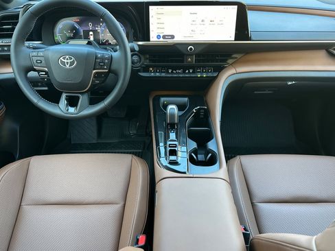 New 2025 Toyota Crown Signia image 15