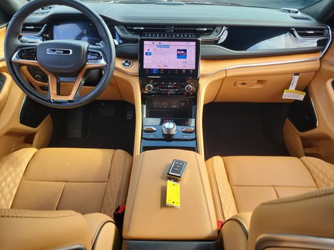 Used 2025 Jeep Grand Cherokee Summit image 14