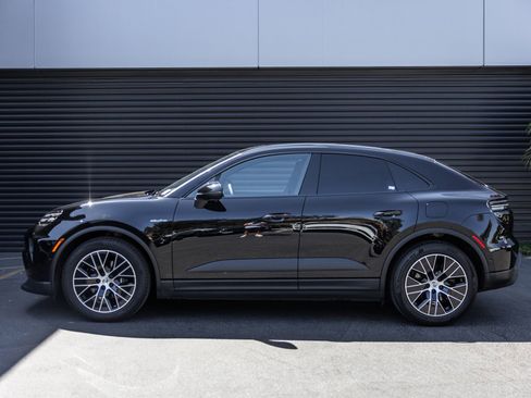 Certified 2025 Porsche Macan 4 Electric AWD/4WD image 2