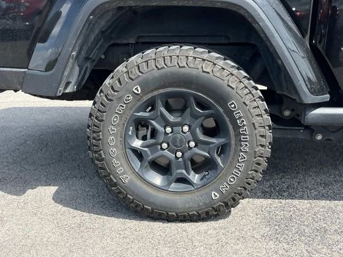 Used 2023 Jeep Gladiator Willys image 14