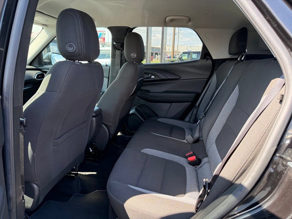 Used 2023 Chevrolet TrailBlazer LT AWD/4WD image 16