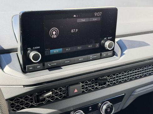 Certified 2023 Honda Accord LX image 21