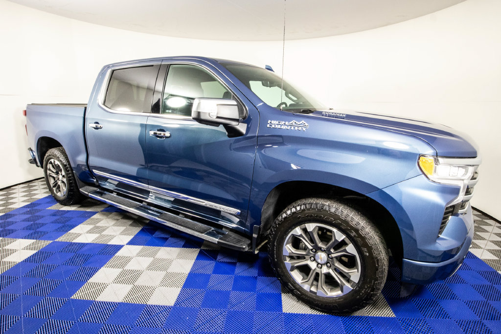 Used 2024 Chevrolet Silverado 1500 High Country w/ Technology Package AWD/4WD image 4