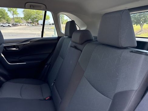 Used 2025 Toyota RAV4 XLE FWD image 18
