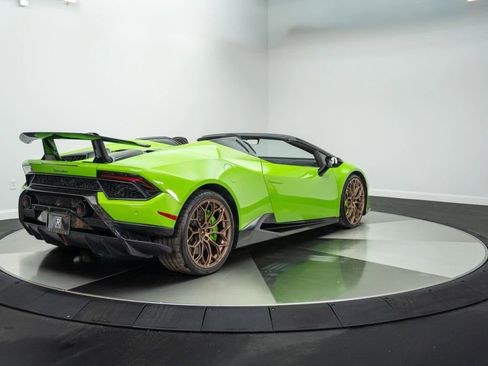 Used 2019 Lamborghini Huracan Performante AWD/4WD image 10