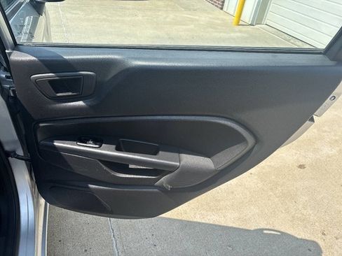 Used 2013 Ford Fiesta SE FWD image 14