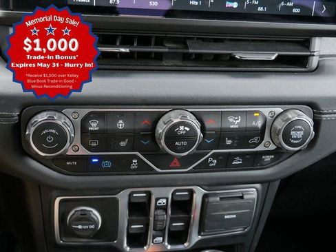 Used 2024 Jeep Wrangler Unlimited Sahara w/ Safety Group AWD/4WD image 22