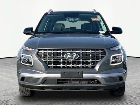 Used 2024 Hyundai Venue Limited FWD image 2