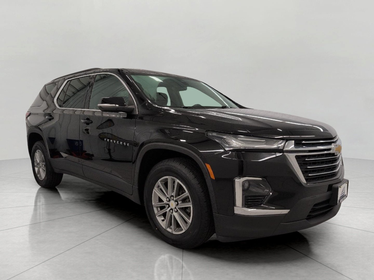 Used 2023 Chevrolet Traverse LT w/ LPO, Floor Liner Package AWD/4WD image 1