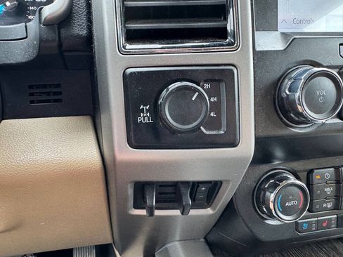 Used 2021 Ford F250 Lariat w/ Chrome Package AWD/4WD image 28