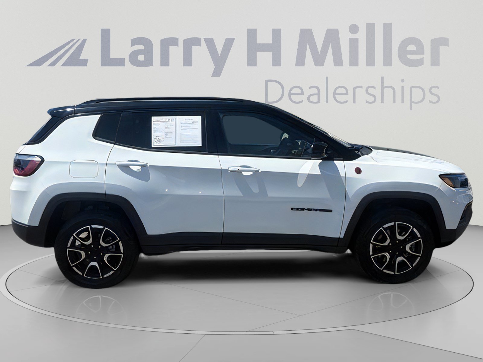 Certified 2024 Jeep Compass Trailhawk AWD/4WD image 7