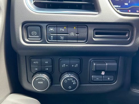 Used 2023 Chevrolet Suburban RST w/ Luxury Package AWD/4WD image 41