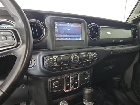 Used 2019 Jeep Wrangler Unlimited Sport AWD/4WD image 16