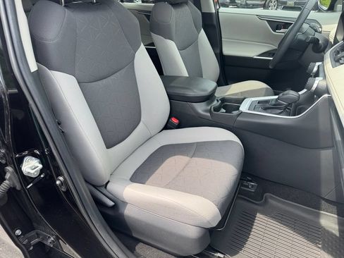 Used 2020 Toyota RAV4 XLE w/ Convenience Package AWD/4WD image 18