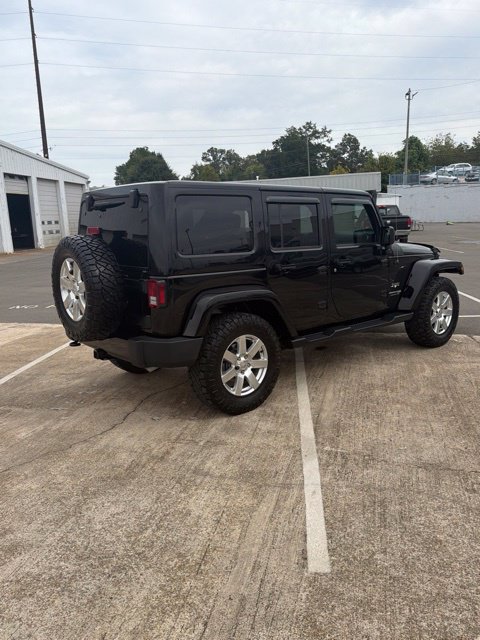 Used 2018 Jeep Wrangler Unlimited Sahara w/ Connectivity Group AWD/4WD image 6