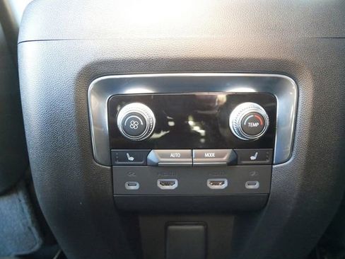 Used 2023 GMC Yukon XL Denali Ultimate image 13