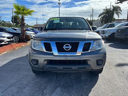 Used 2019 Nissan Frontier SV image 2