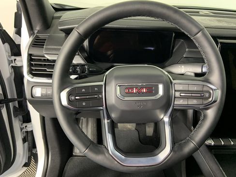 Used 2025 GMC Acadia Elevation image 9