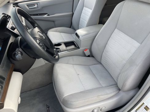 Used 2016 Toyota Camry LE image 21