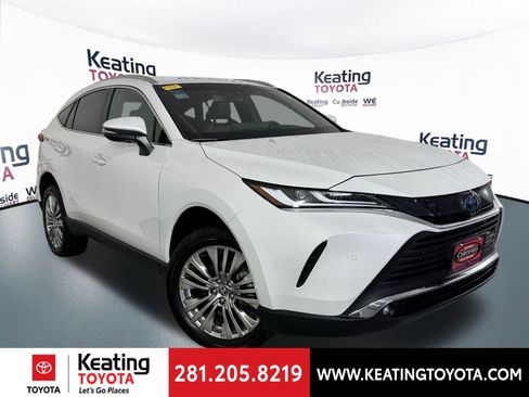 Certified 2024 Toyota Venza XLE image 3