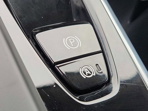 Used 2025 Volvo XC60 B5 Core image 23