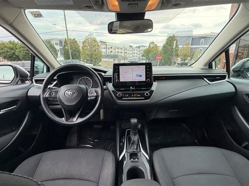 Used 2020 Toyota Corolla LE FWD image 25