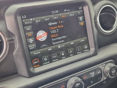 Used 2022 Jeep Wrangler Unlimited Sahara w/ Cold Weather Group AWD/4WD image 22