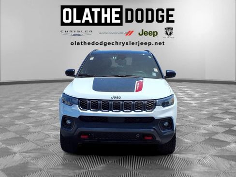 Used 2025 Jeep Compass Trailhawk AWD/4WD image 32