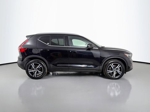 Certified 2025 Volvo XC40 B5 Core image 5