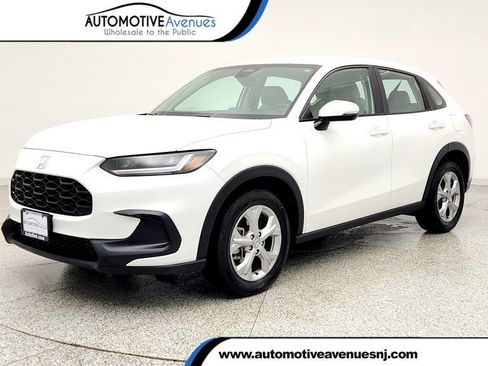 Used 2025 Honda HR-V LX image 1