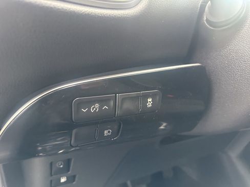 Used 2020 Toyota Prius Prime LE image 40