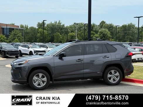 Used 2025 Toyota RAV4 LE AWD/4WD image 4