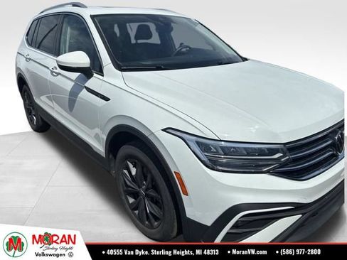Used 2022 Volkswagen Tiguan SE w/ Panoramic Sunroof Package AWD/4WD image 2