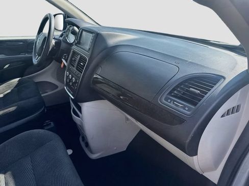 Used 2020 Dodge Grand Caravan SE FWD image 29