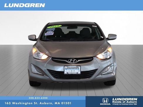 Used 2015 Hyundai Elantra SE w/ Option Group 02 FWD image 2