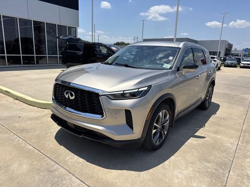 Used 2023 INFINITI QX60 Luxe w/ Cargo Package FWD image 4