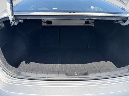 Used 2019 Hyundai Elantra SE w/ Winter Weather Package FWD image 11