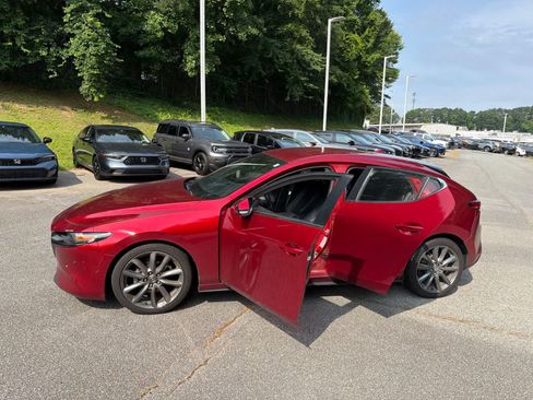 Used 2019 MAZDA MAZDA3 Hatchback w/ Preferred Package FWD image 18