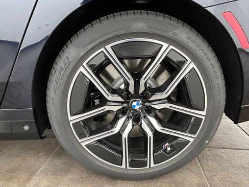 Used 2025 BMW 760i xDrive w/ Executive Package image 37