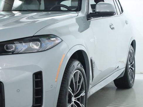 Used 2025 BMW X5 xDrive40i w/ M Sport Package image 4